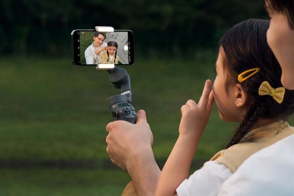 DJI Osmo Mobile 6 - Akıllı Telefon Sabitleyici, 3-Eksenli Telefon Tutacağı